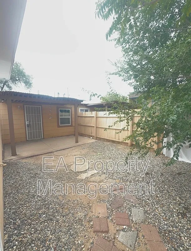 1 bed, 1.0 bath, 650 sqft, $895 — Photo 1