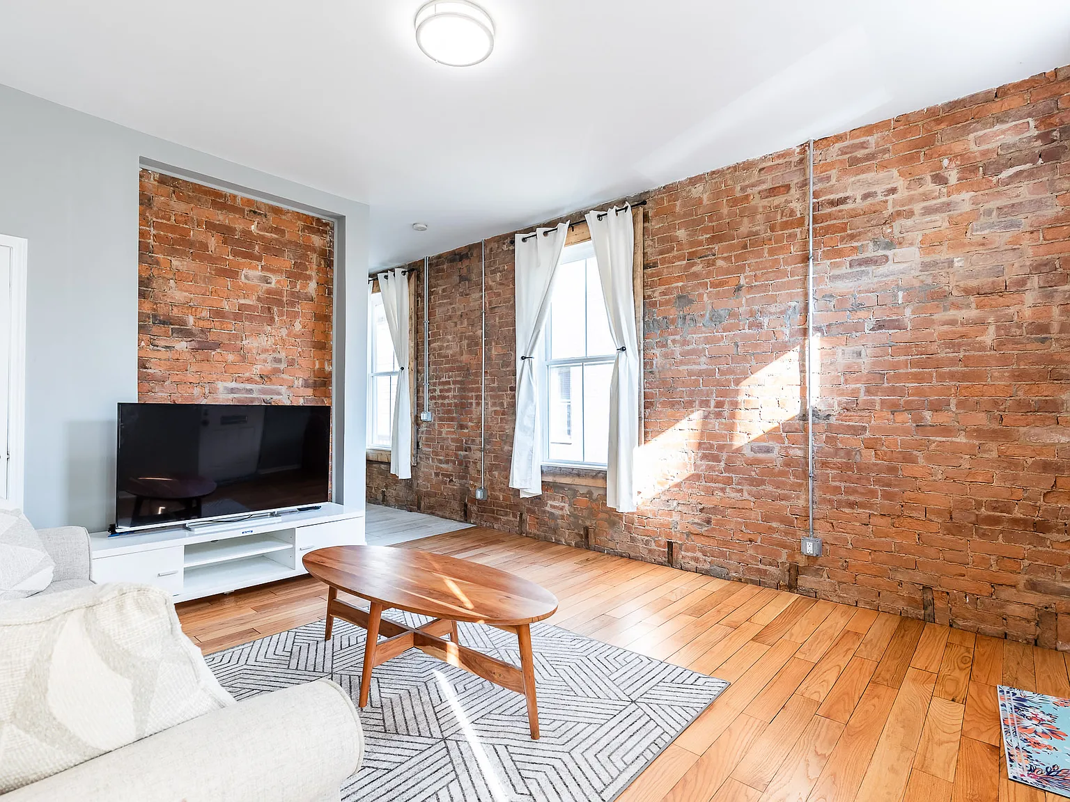 Exposed Brick Bungalow 1.5 miles from Downtown Cincinnati — Photo 1