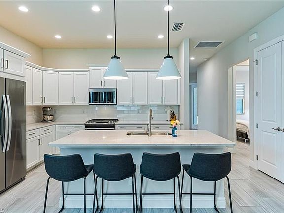 4th image of 8893 Saint Lucia DR