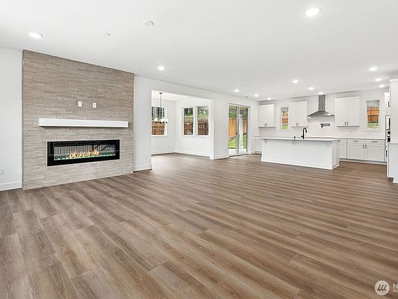 5th image of 15602 210th Avenue E #314