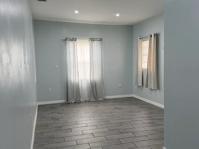 1717 La Marche Dr — Photo 11