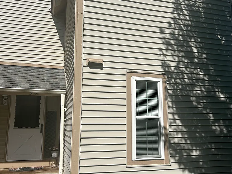 916 Vose Dr — Photo 2