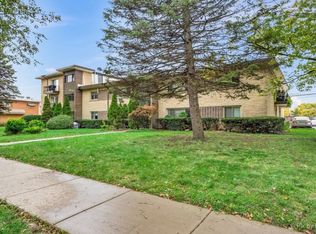 1100 N Wheeling Rd #C2, Mount Prospect, IL 60056