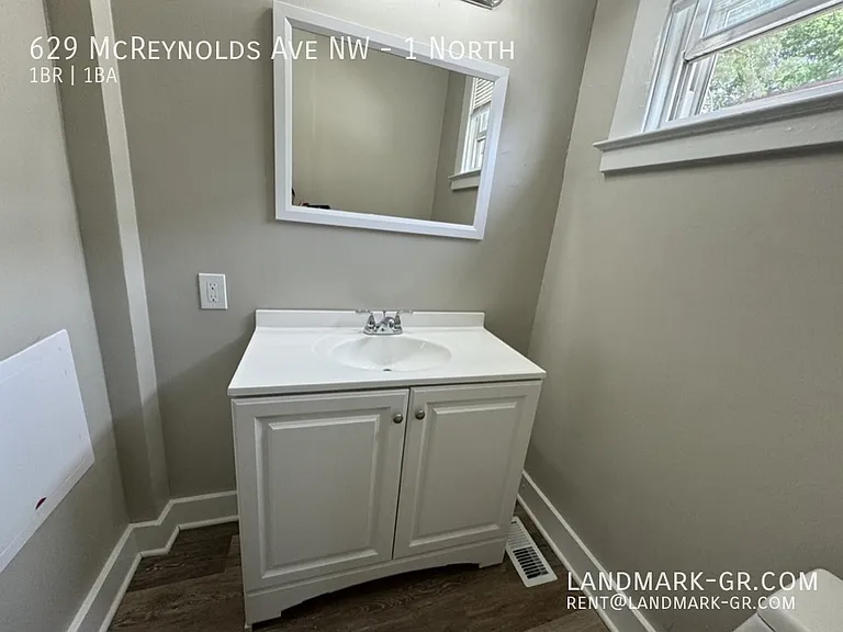 629 McReynolds Ave NW #1-N — Photo 5
