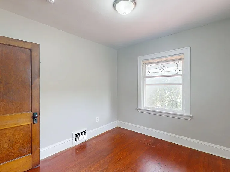 9715 Plymouth Ave — Photo 10