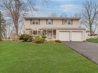 8 Fern Oval W, Orangeburg, NY
