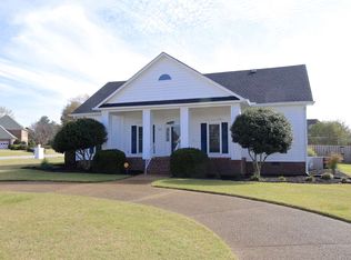 412 Shadow Ridge Dr, Jackson, TN 38305