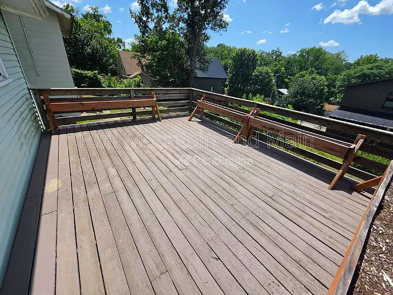 161 Logan Ave — Photo 20