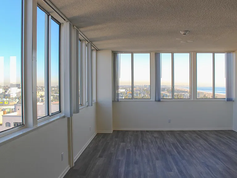 Ocean and city views!