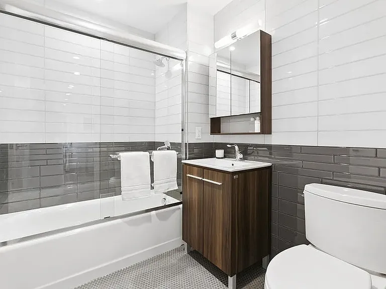 843-847 Lexington Ave #3N — Photo 7