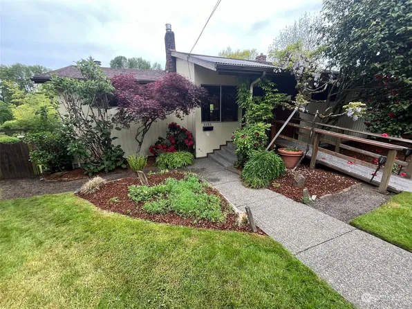 8663 Island Drive S, Seattle, WA 98118