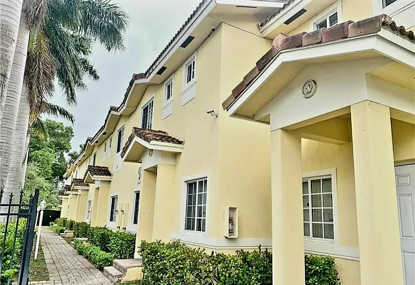3 bed, 2.5 bath, 1340 sqft, $3,000 — Photo 3