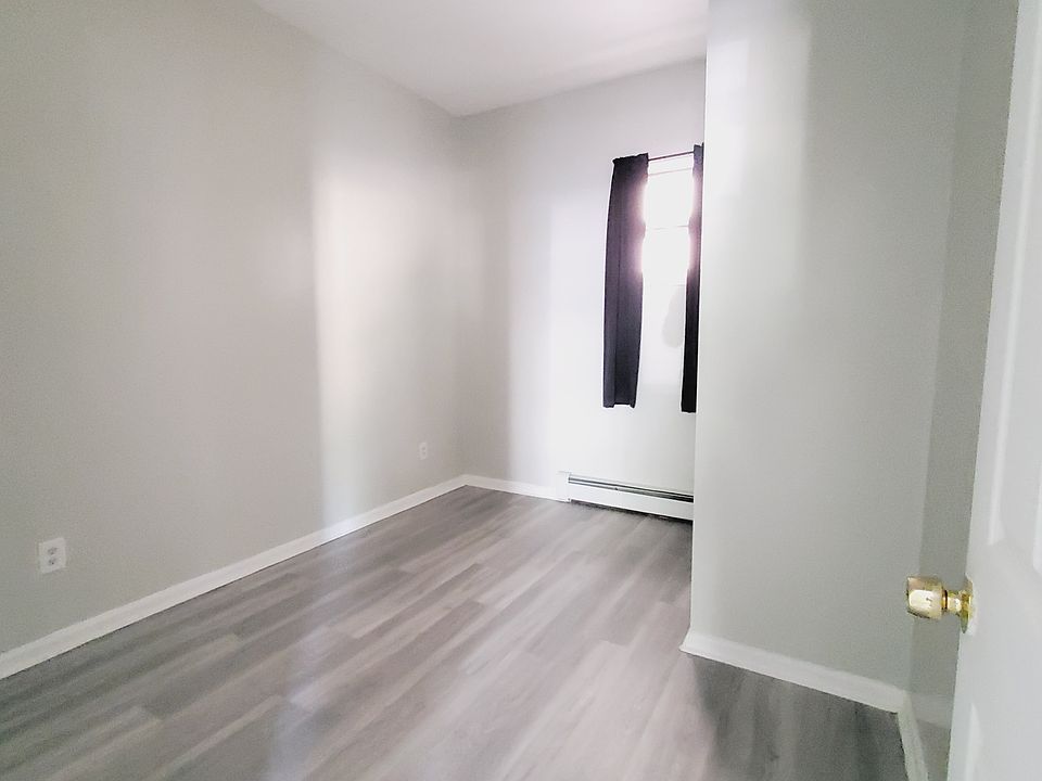 2nd image of 218 Bowers St APT 1