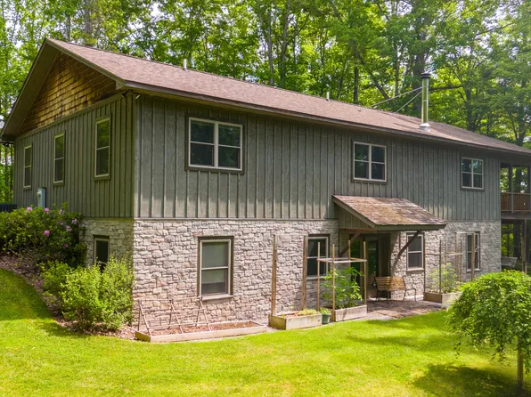 544 Harmony Creek Dr, Crawley, WV 24931