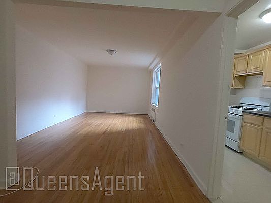 1st image of 140-21 Burden Cres #301