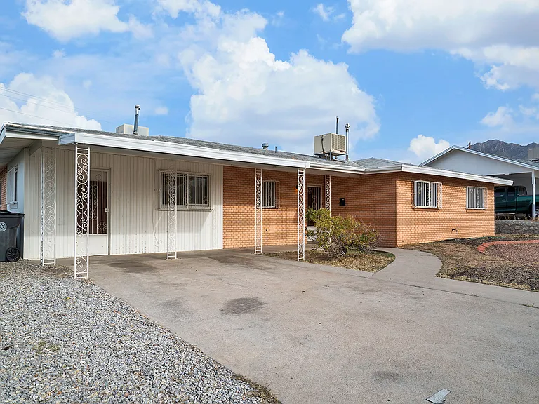 213 Clairemont Dr — Photo 21