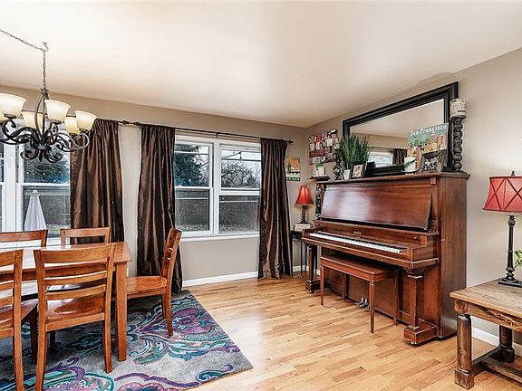 5th image of 2713 Downer Ln