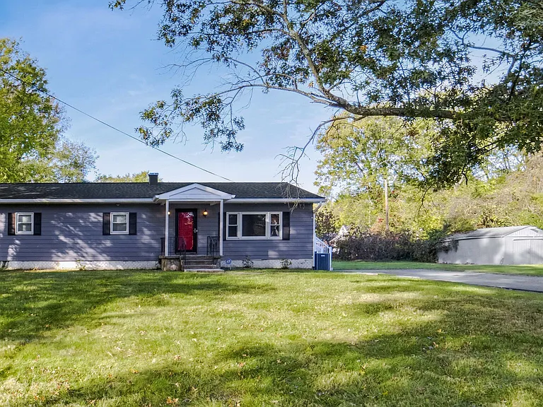 5209 W Maple Shade Ln — Photo 2
