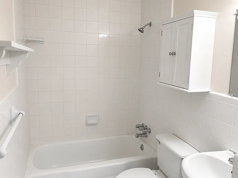 4415 42nd St — Photo 3
