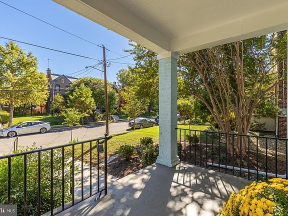 5th image of 4118 13th Pl NE