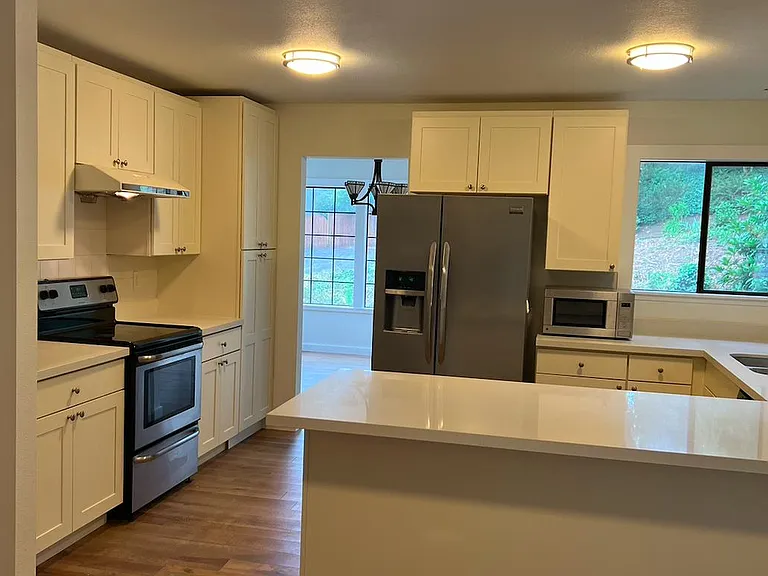 4955 Highland Dr — Photo 2
