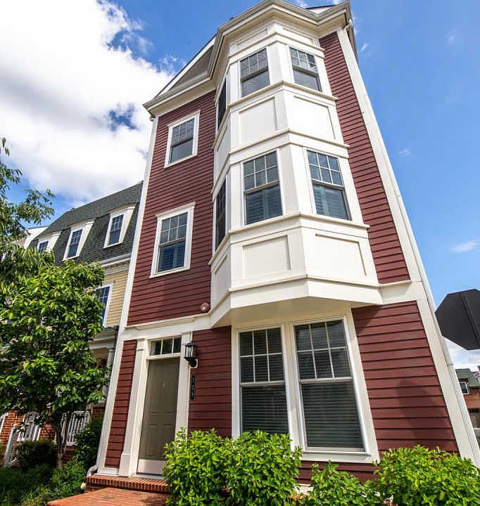 1st image of 728 Diamond Ave