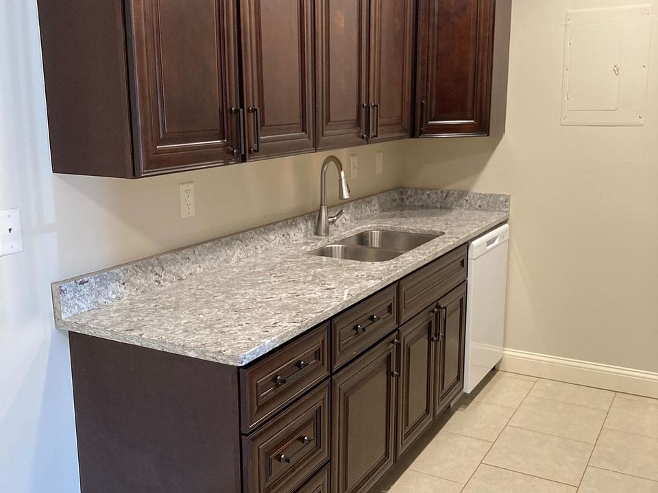 1st image of 10-5120 Emerald Dr #18