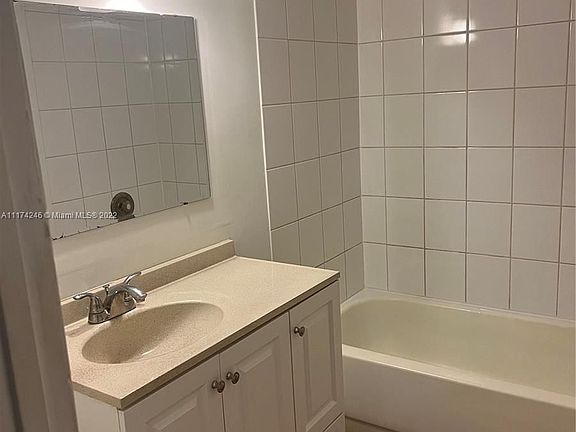 5th image of 1135 N Franklin Ave APT A