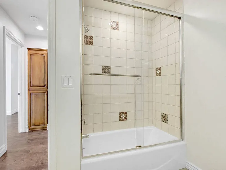 4410 Sepulveda Apartments — Photo 56