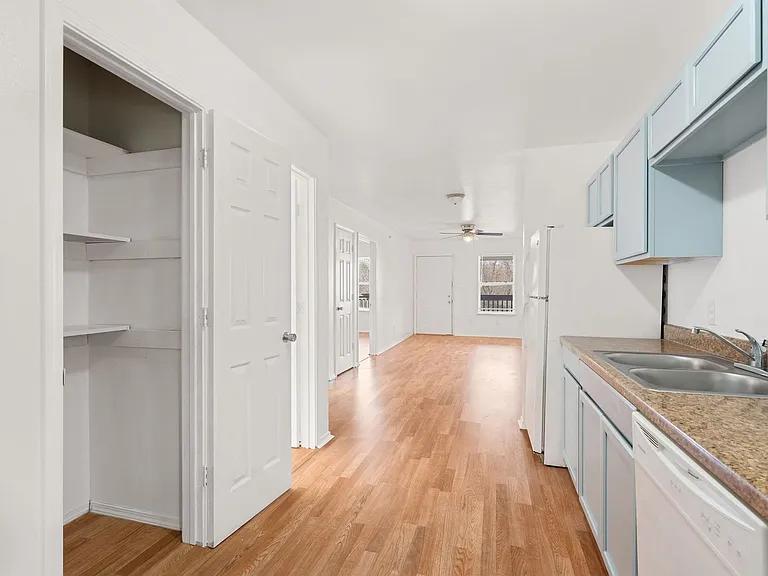Flat Rock Creek Apartments — Photo 17