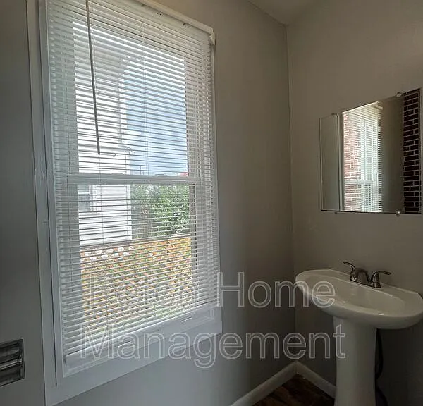 23 S Custer Ave — Photo 11
