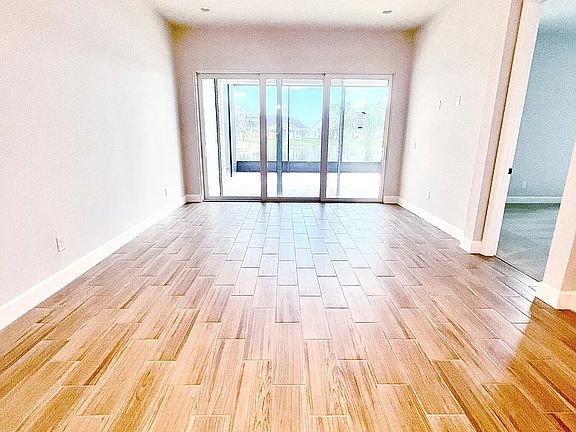 4th image of 3040 Avalonia Dr