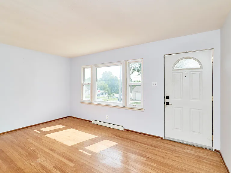 615 Superior Dr — Photo 6