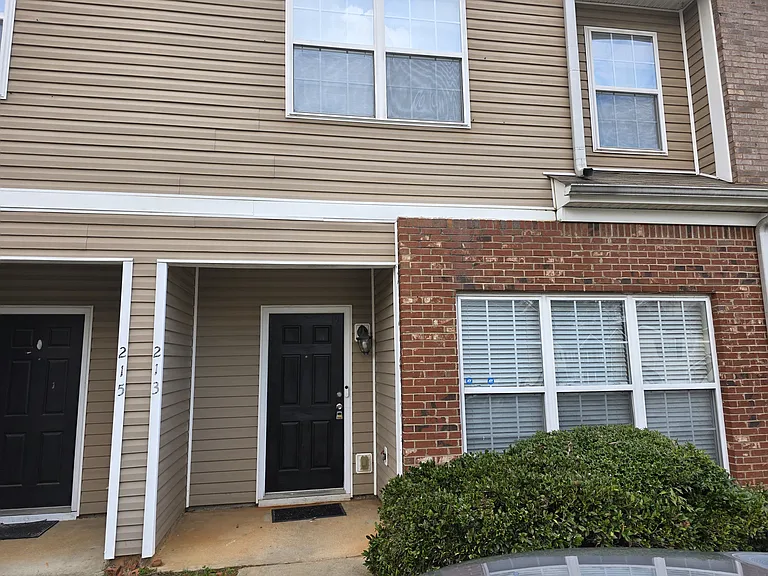 213 Shenandoah Dr — Photo 2