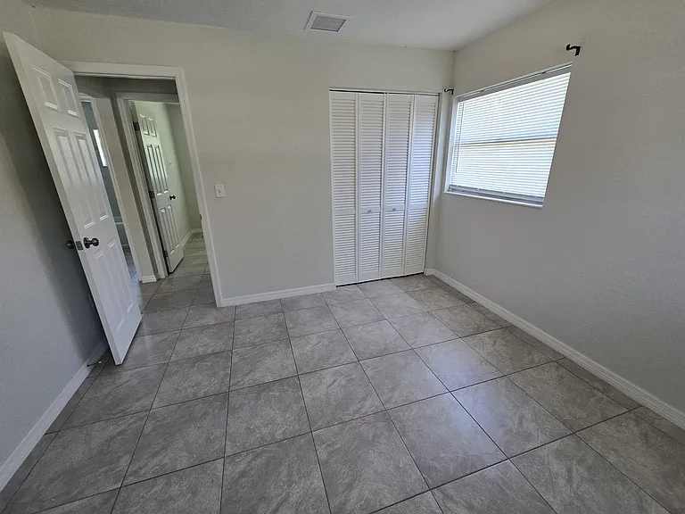 4003 Avenue I — Photo 8