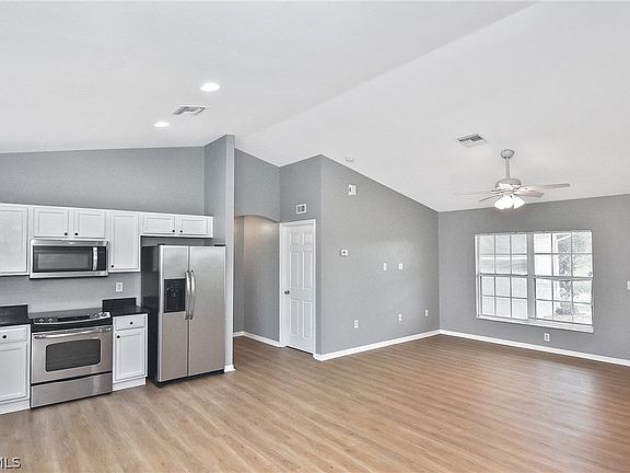 5th image of 4016 35th St SW