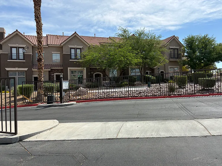 2753 Fountain Ridge Ln — Photo 37