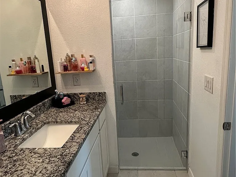 1912 NE 2nd Pl — Photo 14