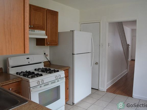 2nd image of 1811 E Clementine St