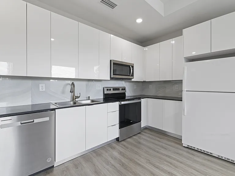 679 Windermere Dr — Photo 12