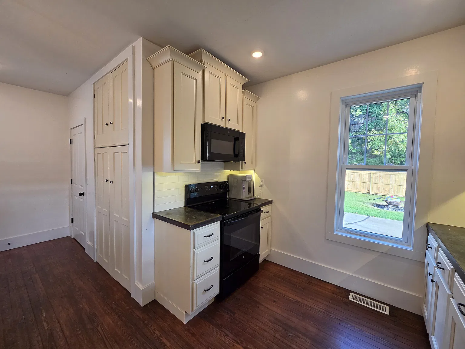 3 bed, 1.5 bath, 1848 sqft, $1,850 — Photo 3