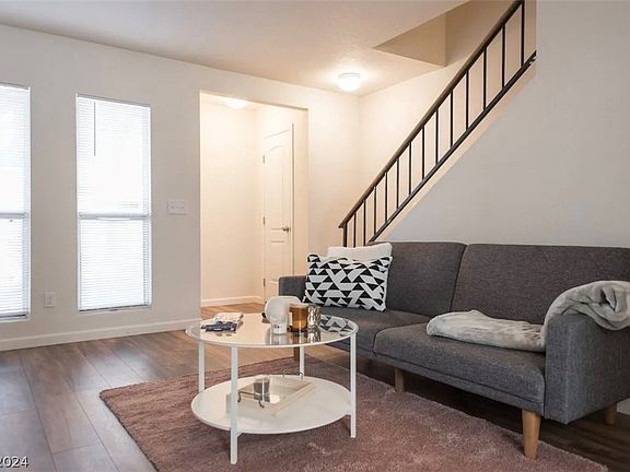2nd image of 554 Sellers Pl