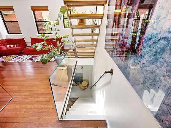 3rd image of 214 Avenue A #2B3B