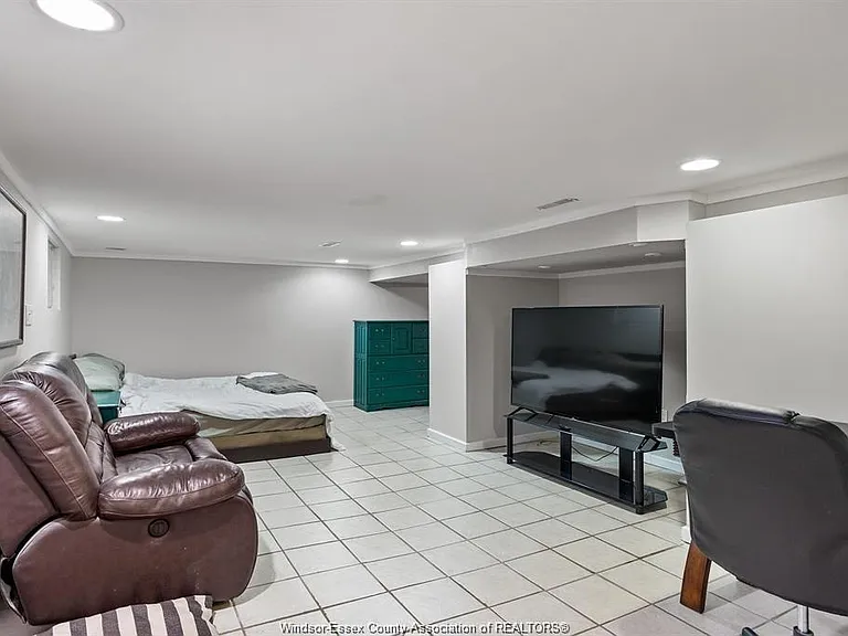 1640 Hall Ave #LOWER — Photo 2