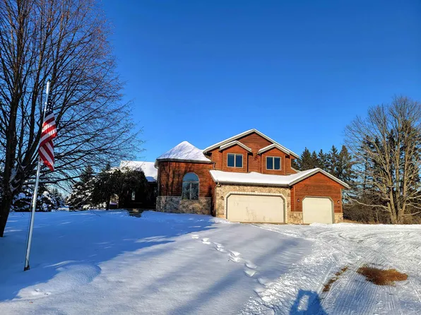 E6492 Slough Rd, Weyauwega, WI 54983