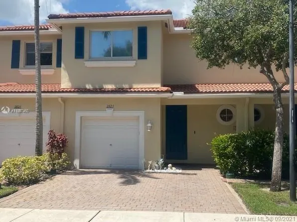 2823 S Evergreen Circle, Boynton Beach, FL 33426