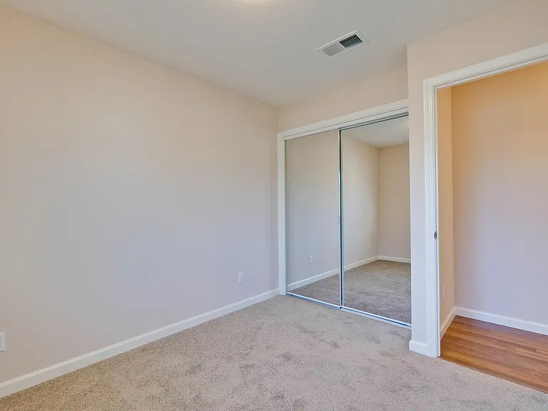 1425 Sunshadow Ln — Photo 21
