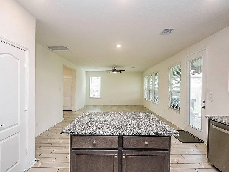 5027 Hickory Deer Ln — Photo 10