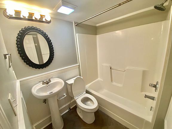 5th image of 2737-2743-2749 Vernon Ter #2737-04