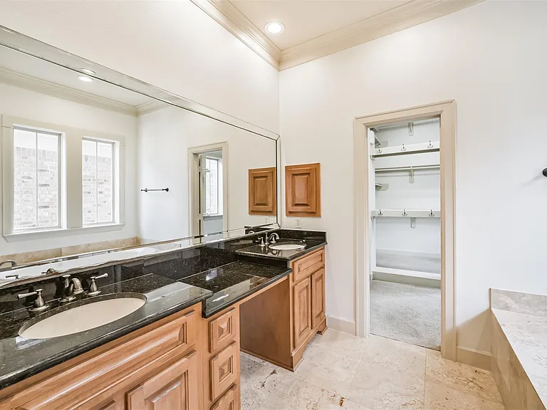 1833 Oakdale St — Photo 27